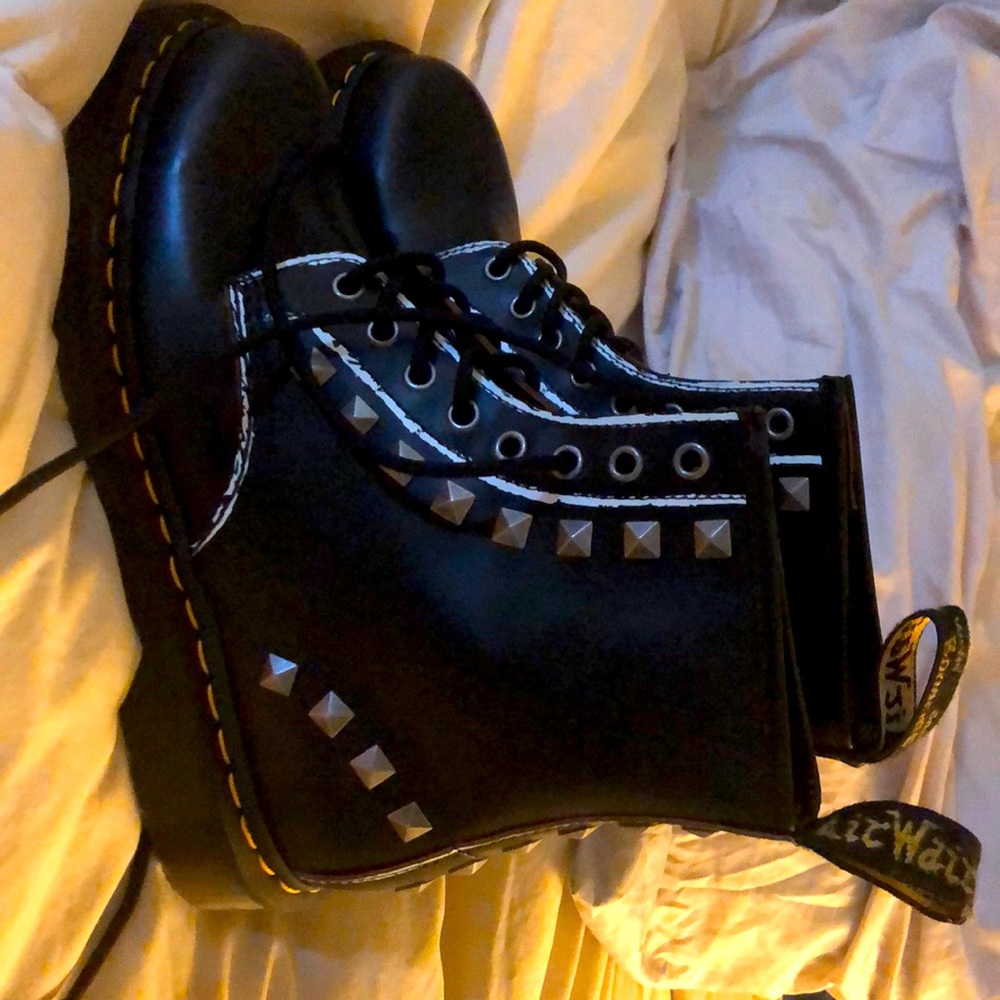 Dr. Martins airwair combat boots size men’s 8